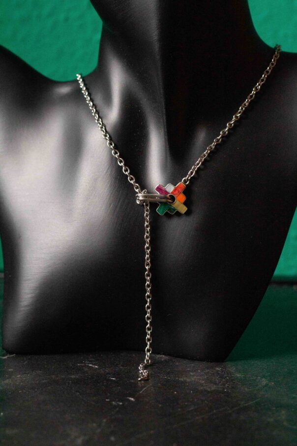 Büstenkopf schwarz mit Edelstahl Wickelkette und Echtsilber Anhänger