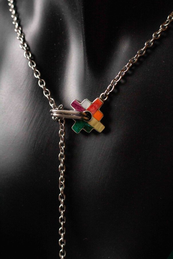 Büstenkopf schwarz mit Edelstahl Wickelkette und Echtsilber Anhänger